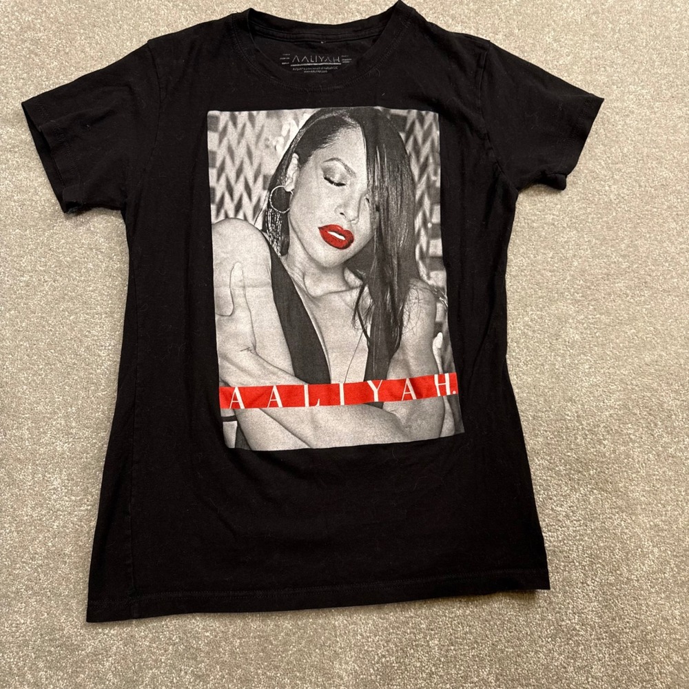 Aaliyah Ripple Junction Graphic Tee Black Red Portrait T-Shirt XL Cotton Flaw